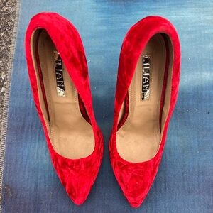 Red Velvet Heels 7.5 Perfect for Christmas!